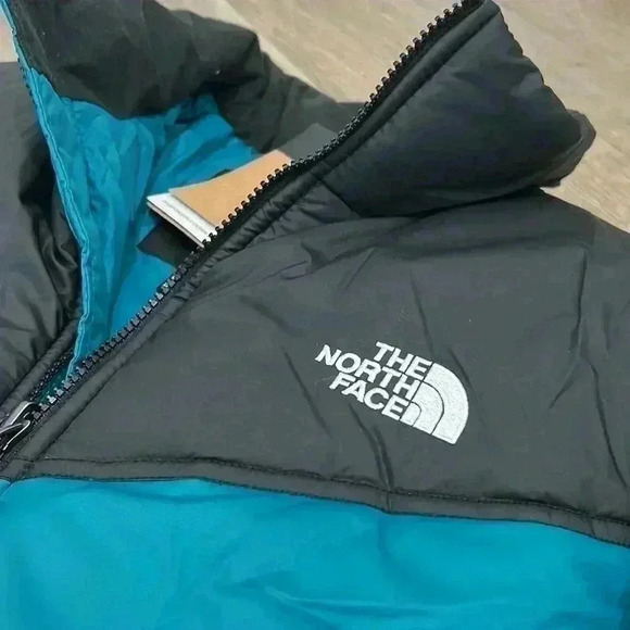 The North Face Men’s Green Puffer Jacket, Medium - Picture 3 of 13